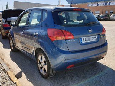 Kia Venga has new Spanish number plates fitted at ITV station in Murcia Kia Venga on new Spanish plates at ITV